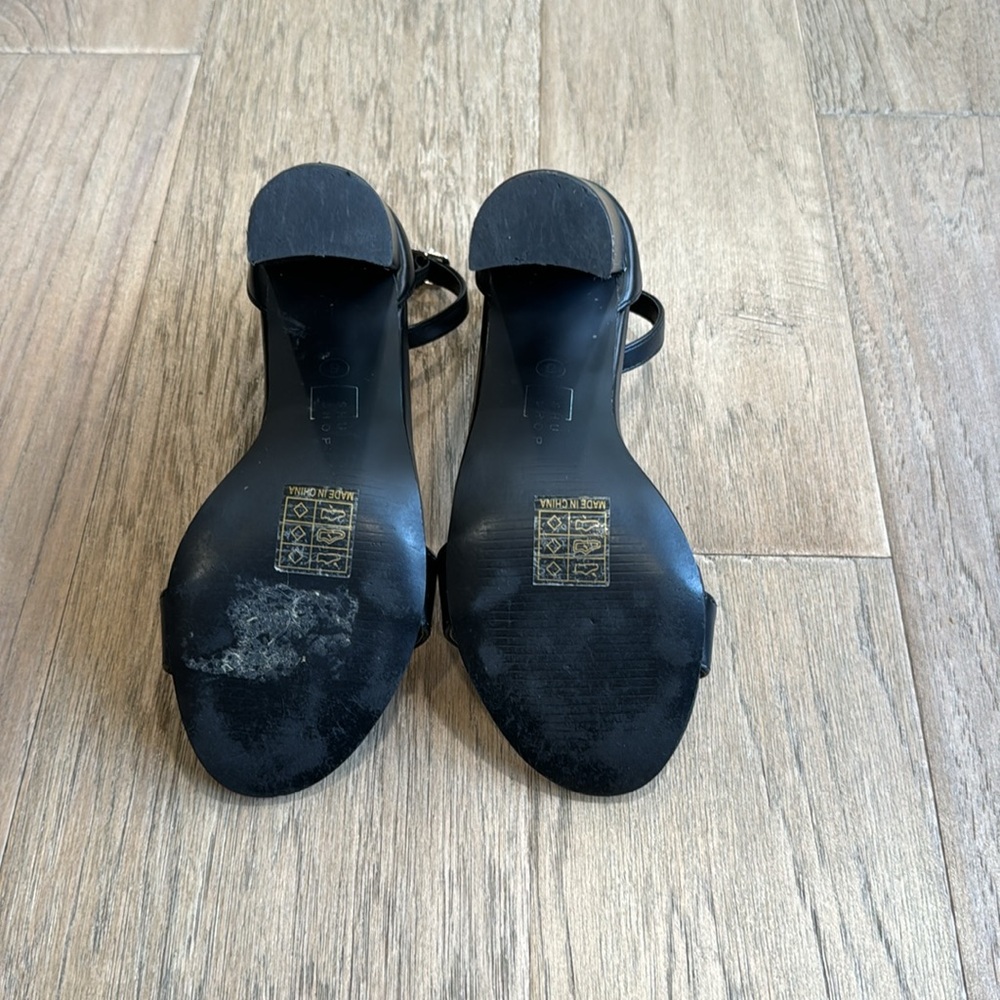 ShuShop Size 6 Black Strap Heel - Picture 3 of 3